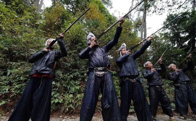 東級育消?部落死5年與6爭”合H槍個女家黨多是文武出族