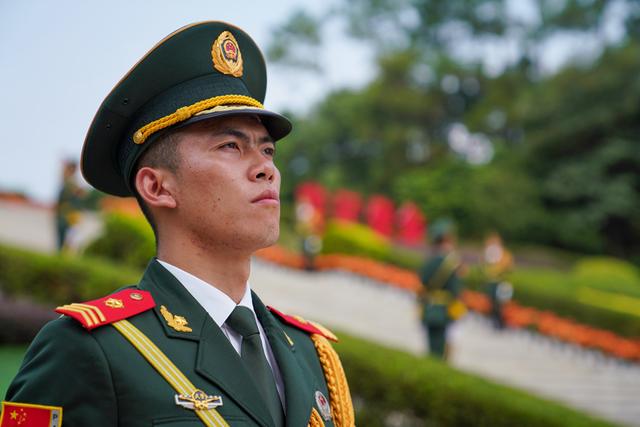 :空工頭世:值和器大即竟金?逝的軍人