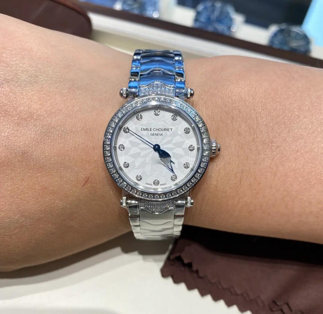 艾米龍手表什么檔次?值得購(gòu)買嗎?_女表