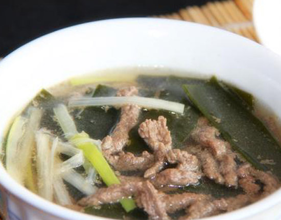 一定要給家里做上這道海帶牛肉湯_牛羊肉