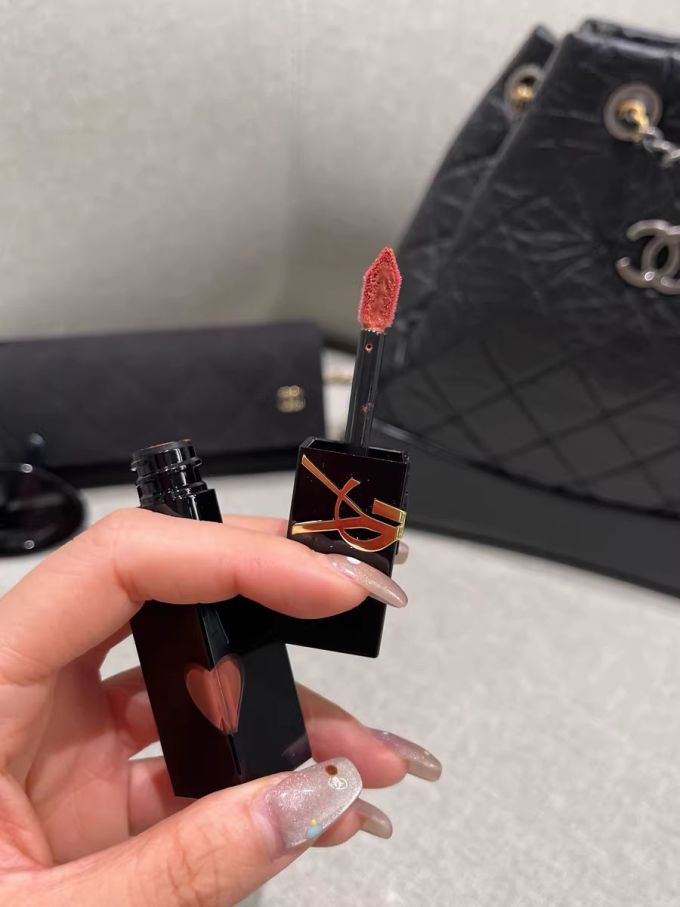 超潤(rùn)超好看的圣羅蘭黑管唇釉_唇彩唇蜜