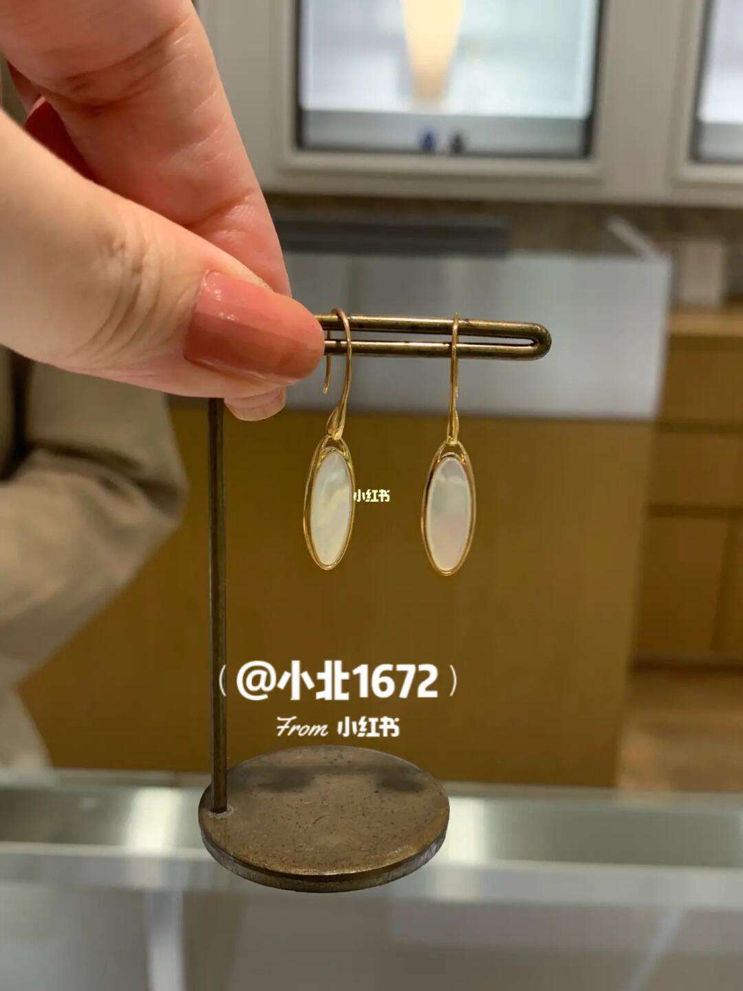 這種白蝶貝珍珠耳釘,真的非常富貴啊～
