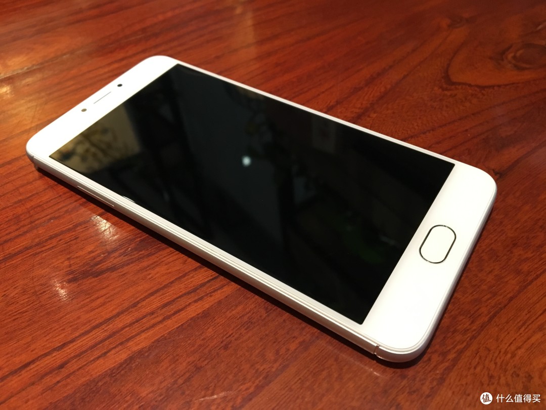 魅族(MEIZU)魅藍(lán)3全網(wǎng)通手機(jī)整體外觀評(píng)測(cè)