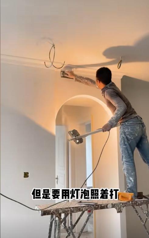 裝修房子的時候是先吊頂還是先刮泥子