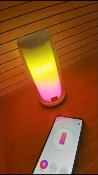 手機(jī)就能便利控制燈光操作_JBLPulse_音頻評測