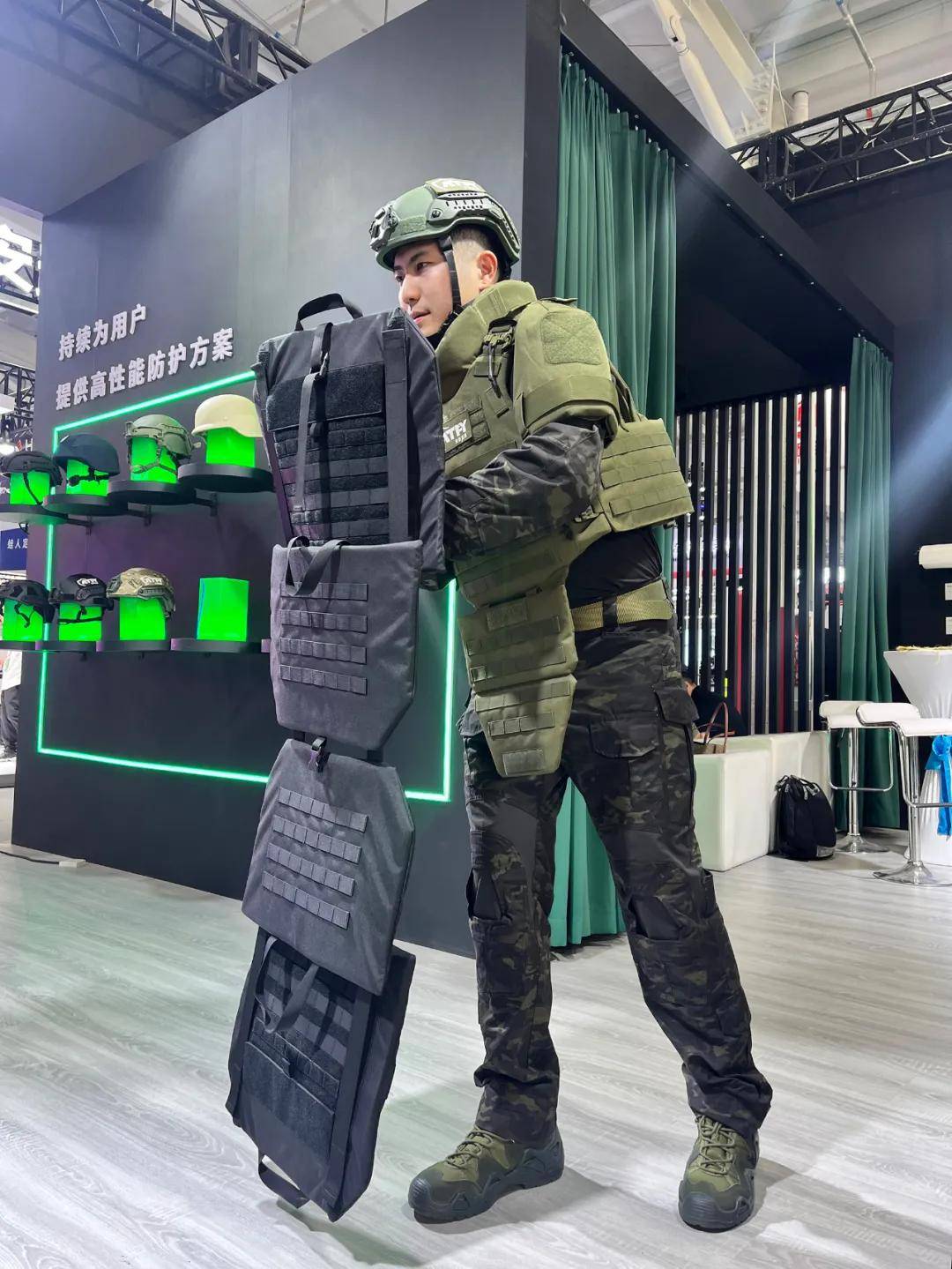 防護(hù)盾牌便攜式金屬盾牌方形盾牌金屬圓型防爆盾牌視頻
